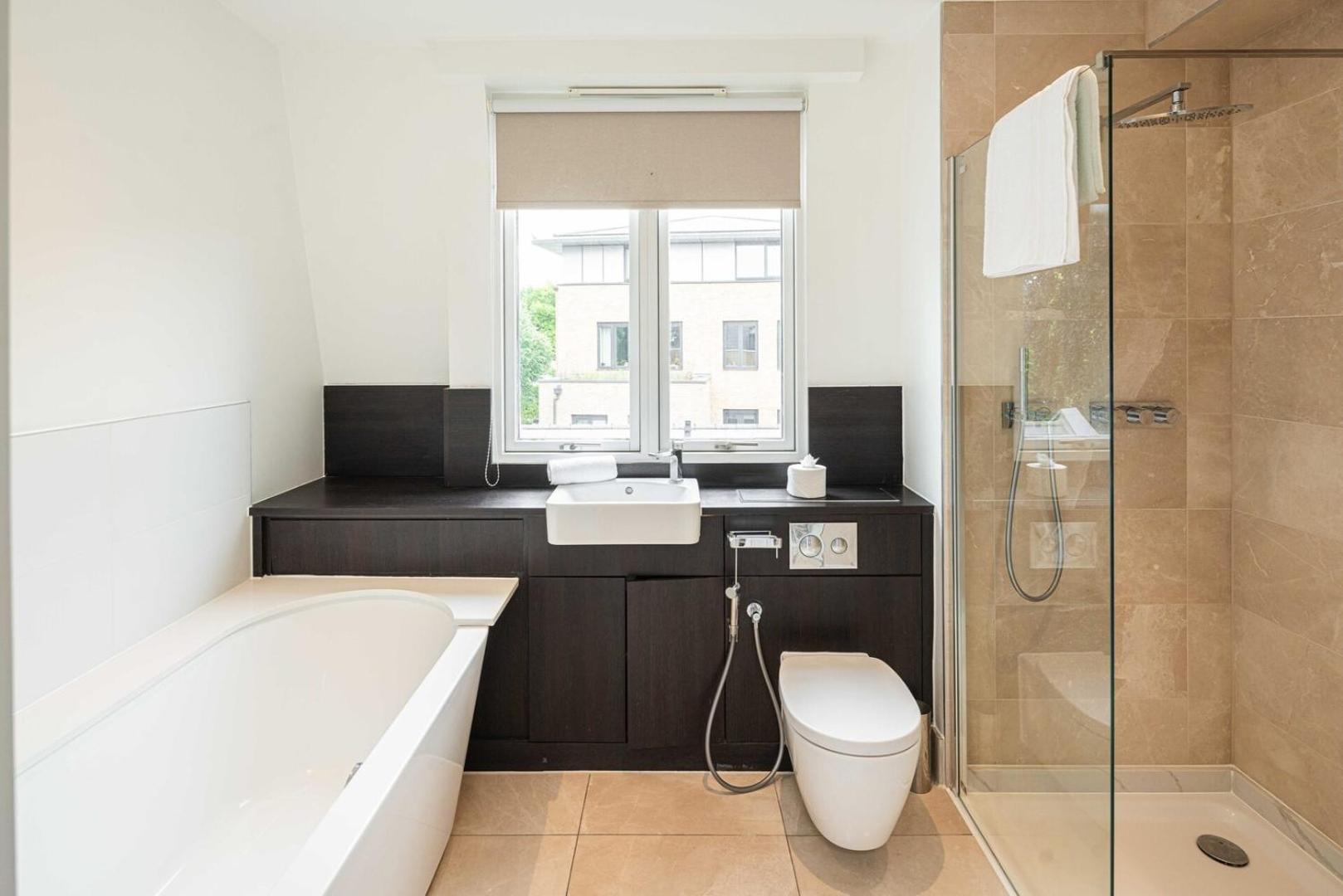 Spacious 5bd Family In Leafy West