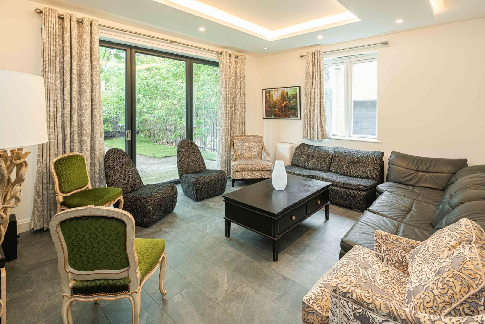 Spacious 5bd Family In Leafy West * London